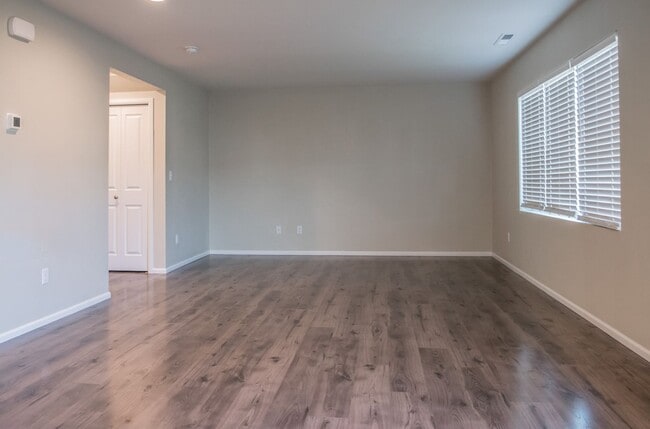 Photo - 17601 Oak St