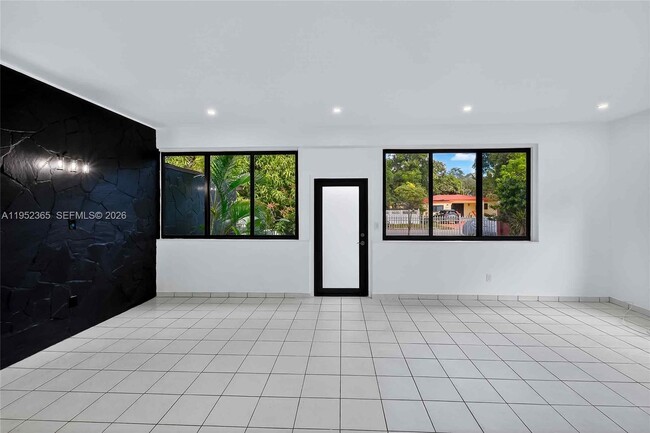 Photo - 524 NE 160th Terrace