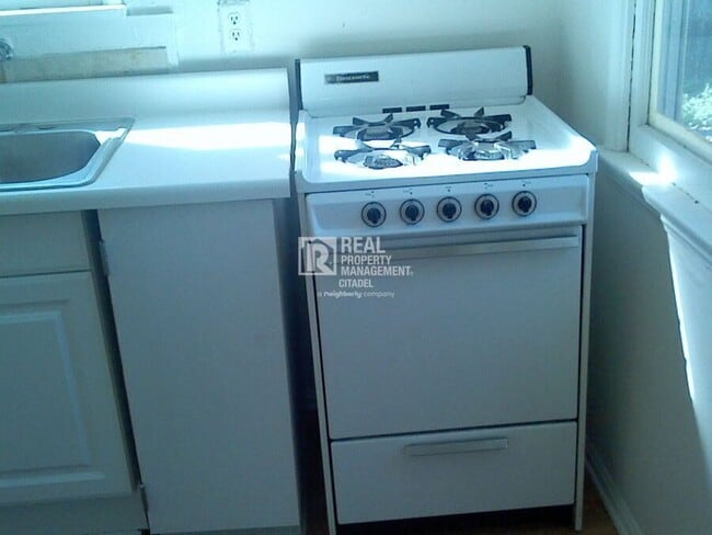 Photo - 172 E Claremont St