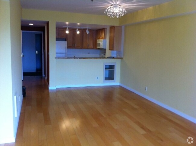 Building Photo - Nicely upgraded 2BR 2BA Condo located in t... Unit 405