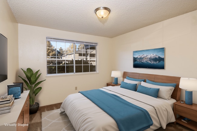 Poplar Village - Medford Oregon - Living Room
