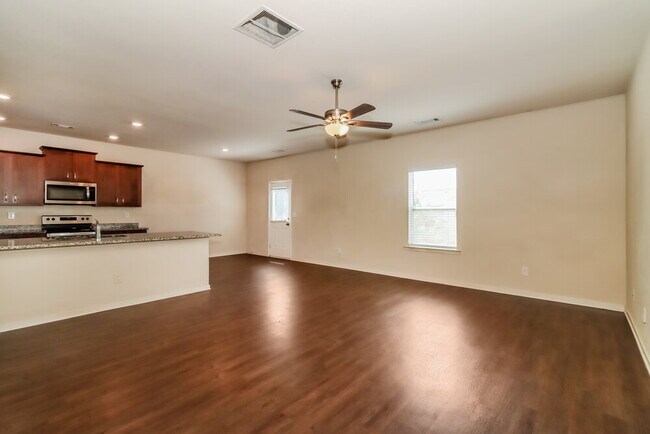 3343 Clawing Hawk Wy