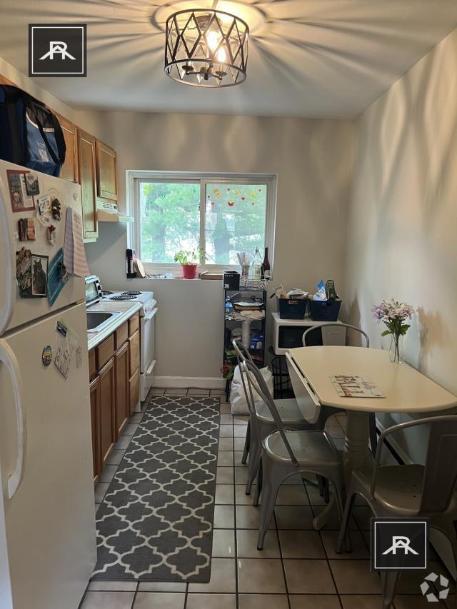 Building Photo - 2 bedroom in Brighton MA 02134 Unit 8 Rental