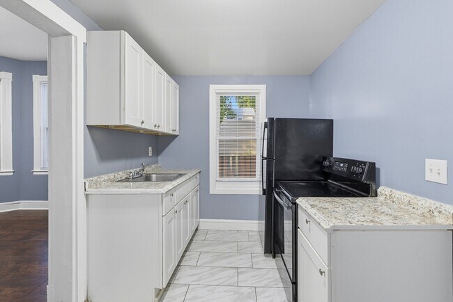 Photo - 5821 Royal Oak Ave