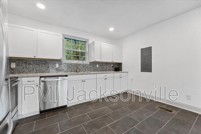 Photo - 3694 Grandy Ave
