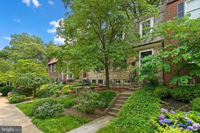 Building Photo - 11 E Rosemont Ave Rental