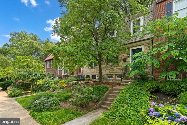 Photo - 11 E Rosemont Ave Townhome