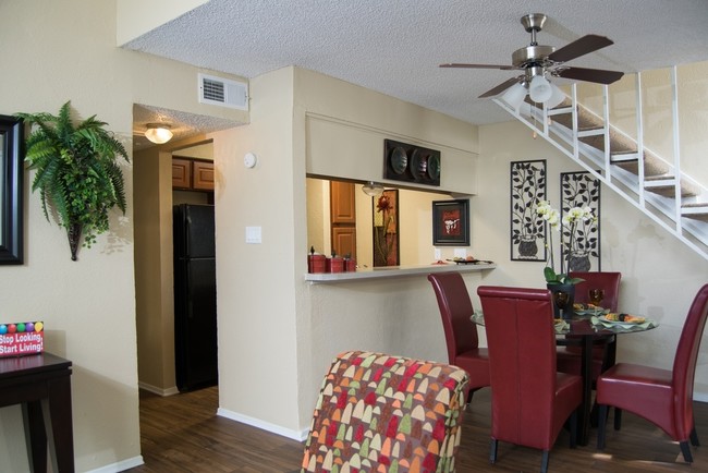 Dining Room - Villa Siena Apartments