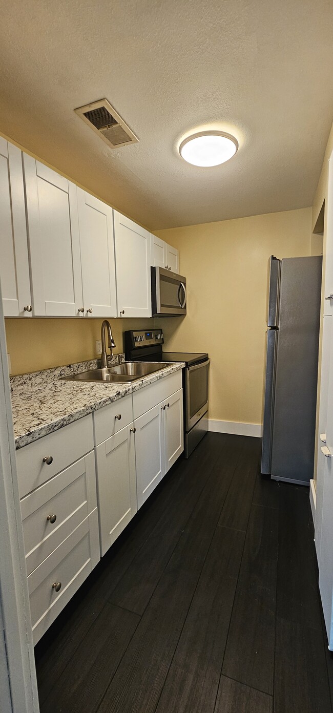 19 E Pierce St Unit 4