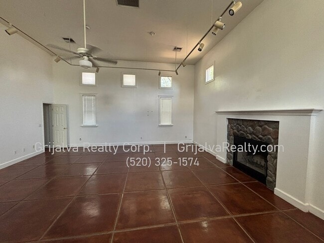 Photo - 1070 E Miles St Unidad 03