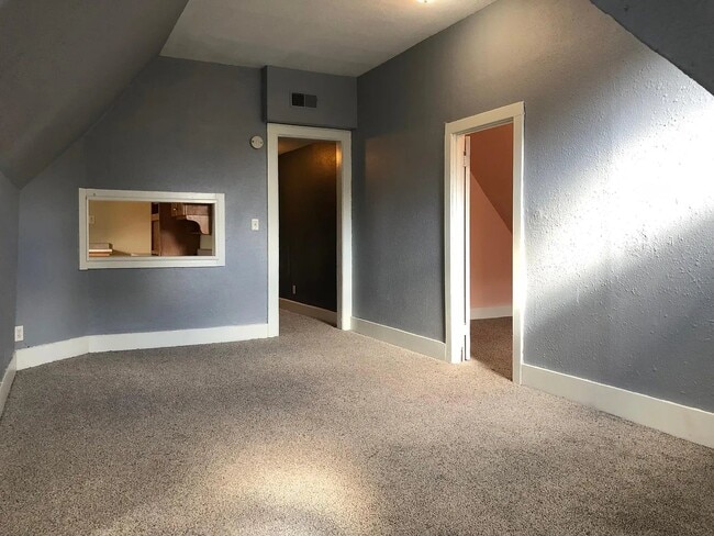 Building Photo - 1741 N Farwell Ave Unit 3rd floor