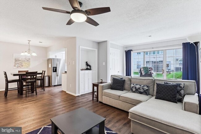 Building Photo - 12102 Greenwood Ct Unit 101