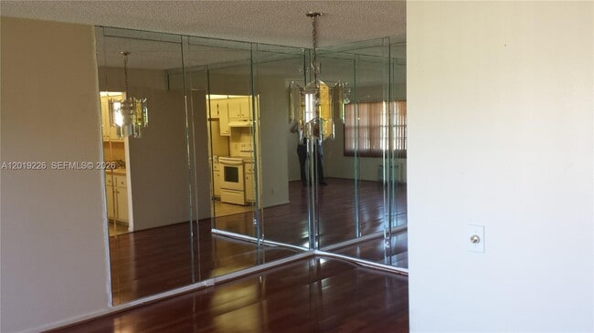 Photo - 151 SW 134th Way Unidad 206N
