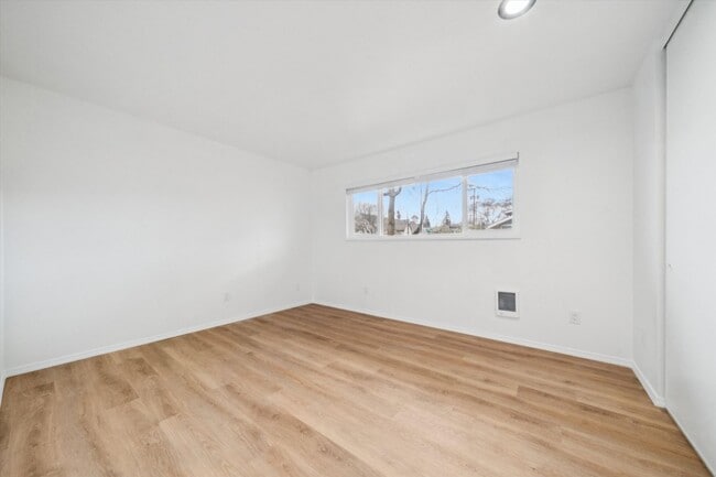 Photo - 5143-5145 SE Knight Unidad 5143