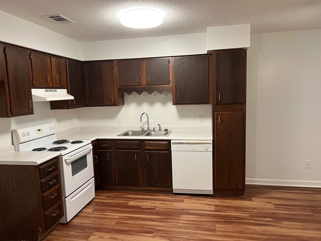 Building Photo - Myrtle Grove Villas