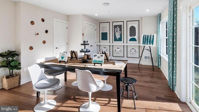 Photo - 215 Red Leaf Ln