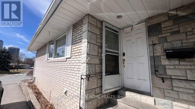 Photo - 949 Willowdale Ave