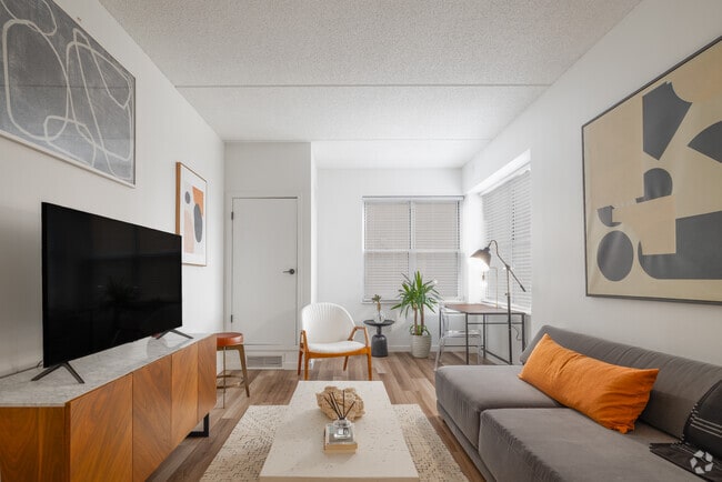1BD, 1BA - 677SF - Living Room