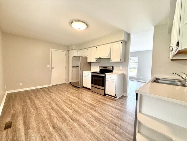 Photo - 575 W Market St