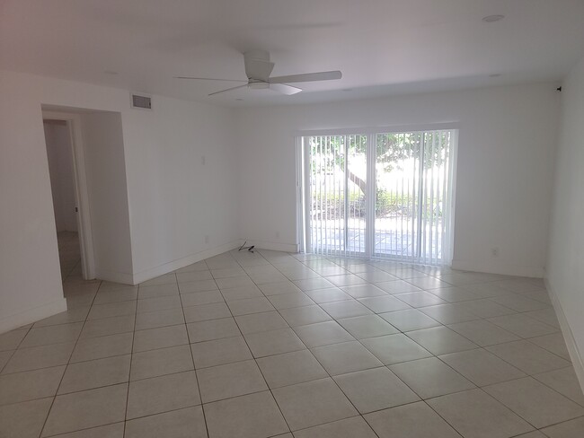 Photo - 1220 NW 16th Ct Unit Apt 1