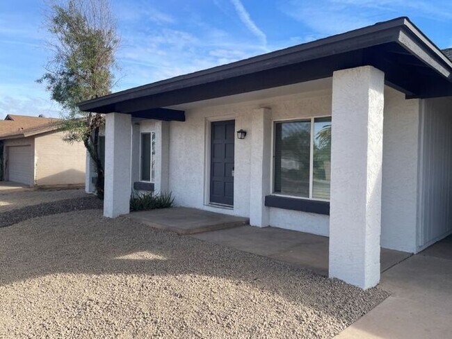 Photo - 3831 S Mitchell Dr