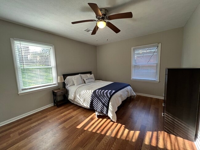 Photo - 3813 Howard Ave