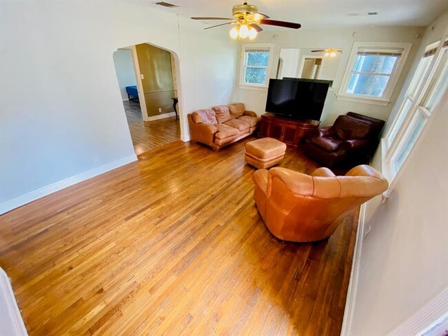 Photo - 4902 Caswell Ave