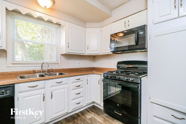 Photo - 930 5th Plaza