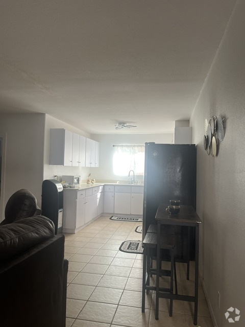 Building Photo - 1446 Liholiho St Unit A Rental