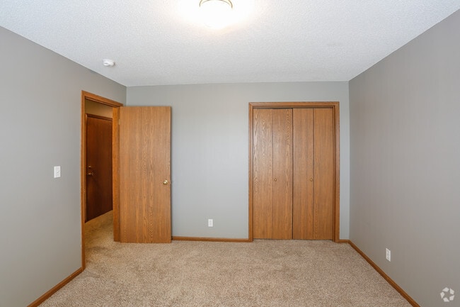 3BR, 1BA - 1258 SF