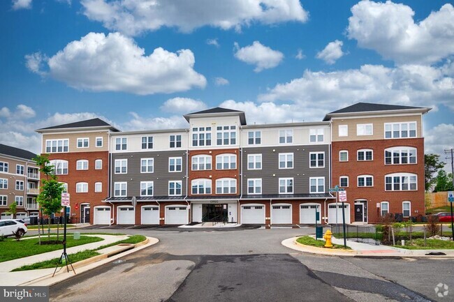 Building Photo - 13950 Englefield Dr Unit 204 Rental
