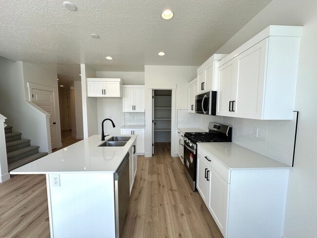 Photo - Brand-New Desert Vista Townhome - Pool Access