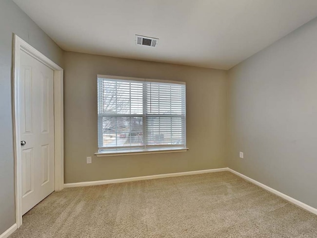 Photo - 341 Hunslet Cir