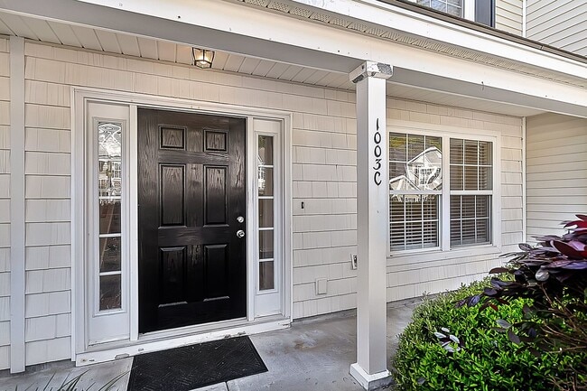 Photo - Easy, Modern Comfort in a Prime Charleston Location!