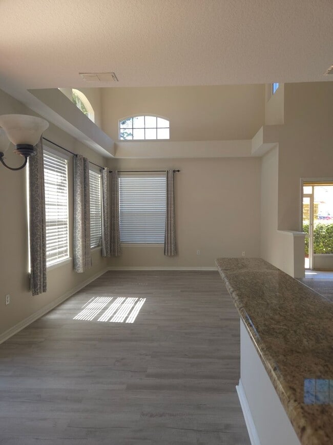 102 Monroe Cir