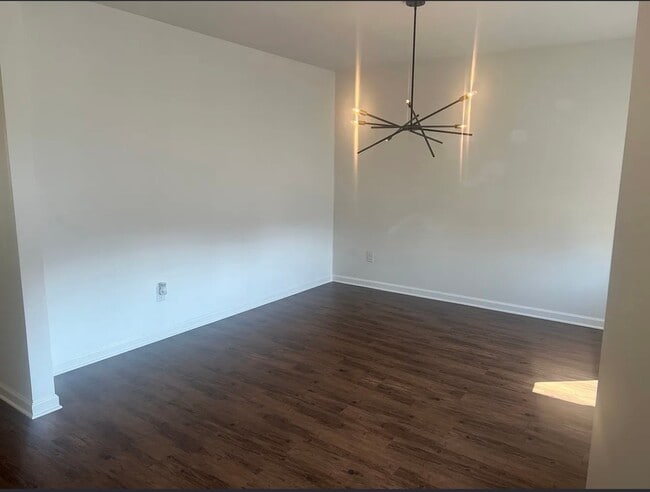 Photo - 4599 Woodford Cir