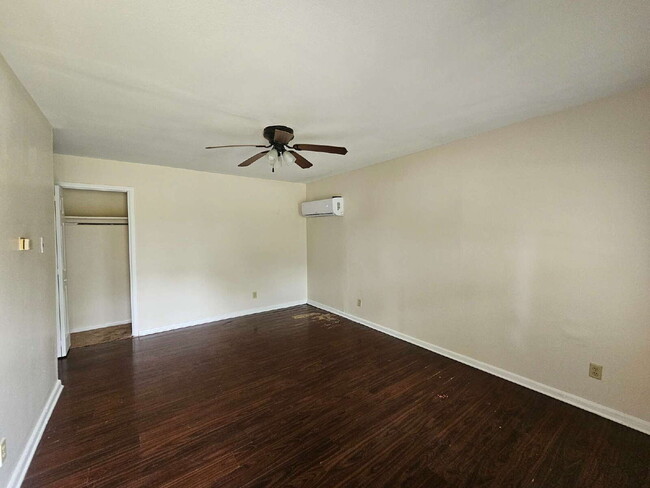 Building Photo - "Charming 4-Bed Home with Spacious Layout