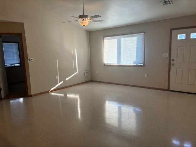 Photo - 1535 SW Washburn Ave