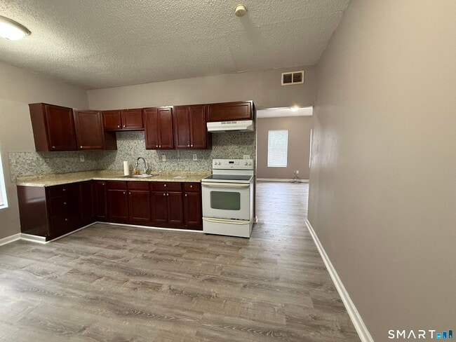 Building Photo - 5 Winter St