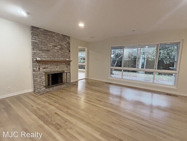 Photo - 3 br, 2 bath House - 1342 Bobolink Circle,