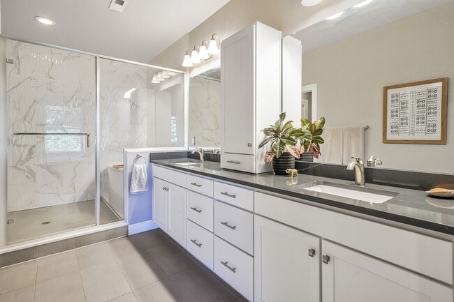 Photo - 1364 Vine St