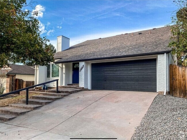 Building Photo - Beautiful Open & Remodeled 5 Bedroom Home ...