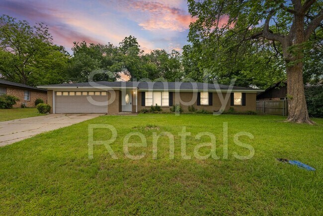 Photo - 705 Plano St