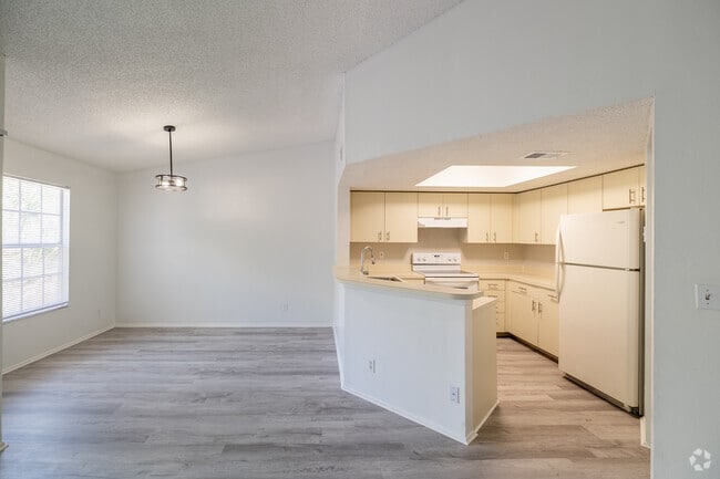 2BR 2BA - 1065SF - Kitchen & Dining Room