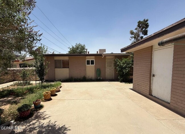 Building Photo - 3216 Drumond Rd