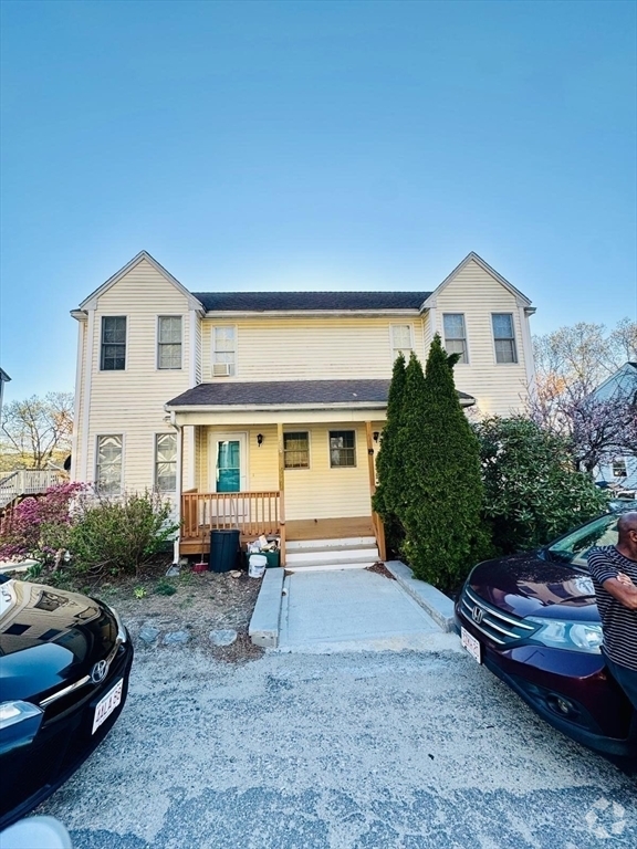 Building Photo - 440 Plantation St Rental