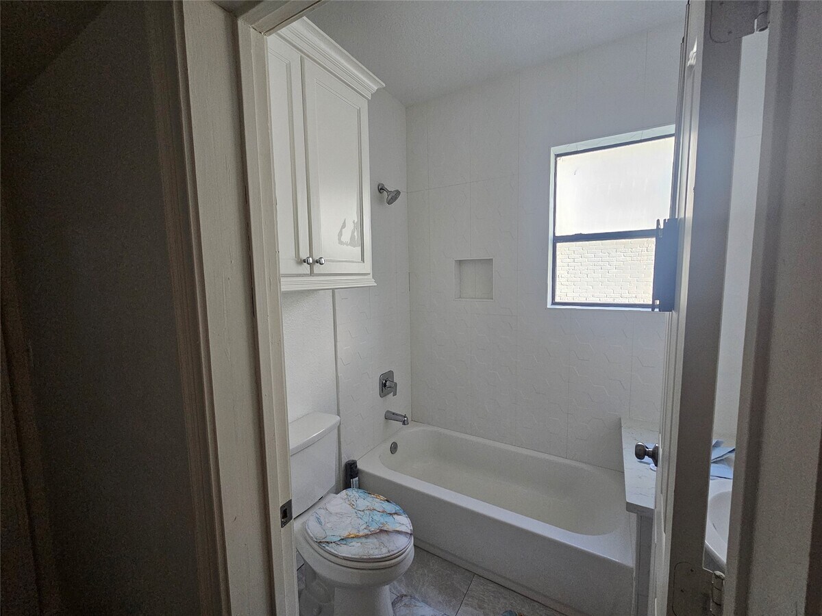 Photo - 2312 Blodgett St