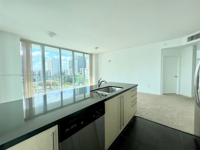 Photo - 79 SW 12th St Unidad 1001S Rental