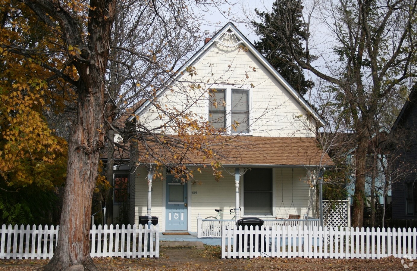 Photo - 619 Marine St