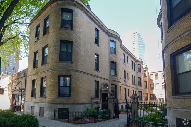 Building Photo - 1219 N Dearborn Unit 30 Rental
